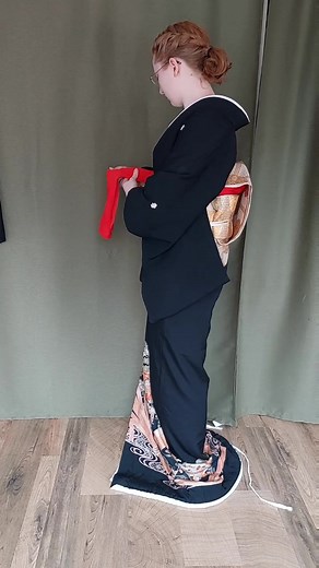 Practicing Geiko Style Hikizuri Kimono Dressing