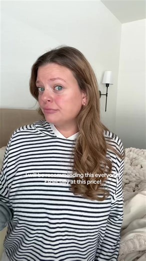 ✨ Easy Curls in Minutes – No Skill Needed ✨ This automatic hair curler literally does the work for you. Just drop your hair in, press the button, and it auto-rotates to create perfect curls every time. No wrapping, no burning your fingers, no salon appointment. ✔️ Automatic rotating curling iron ✔️ 28mm barrel for loose, bouncy curls ✔️ Negative ion technology to reduce frizz ✔️ Multiple heat settings for fine to thick hair ✔️ Perfect for beginners, busy moms, and quick get-ready routines If you