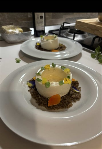 FESTA A SORPRESA PER UNA COPPIA!🌟 Vieni con me dietro le quinte di questo evento realizzato nel Milanese. Il fidanzato ha organizzato una festa a sorpresa alla sua Lei, con la mia cucina! Un menù degustazione di terra da 4 portate, come sempre con gli omaggi dello Chef. Se anche tu vuoi provare la mia cucina, Stupire chi ami o godere momenti di relax con amici Scrivimi 📩 o visita il sito chefrusso.it/ al link in bio #privatechefservice #menudegustazione #privatechefmilano #chefatwork