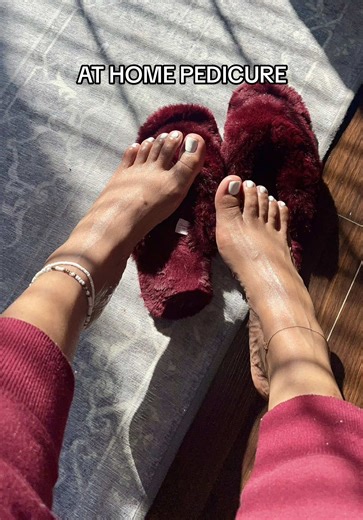 Cómo hacer pedicuras en casa para pies suaves y bonitos