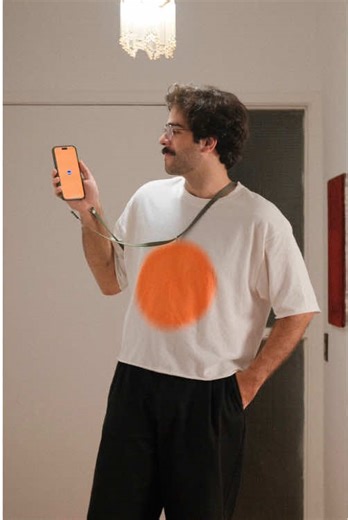 2025 começou com a Mariana me ajudando a pagar o aluguel. 2025 termina com a gente abrindo a porta do nosso apartamento novo juntos. No meio disso? Muito trabalho. Muitos PIXs. Muitos meses pagos até que isso deixou de ser preocupação. Hoje, quando eu olho pro app do Itaú, eu vejo a nossa história ali. Cada transação conta um pedaço do que a gente construiu junto.