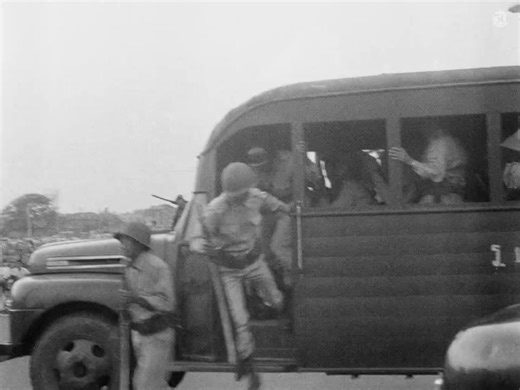 #จอมพลโค่นจอมพล พ.ศ. 2500 พระนคร Coup D'etat, BKK., 1957 . การเลือกตั้งทั่วไปเมื่อวันที่ 26 กุมภาพันธ์ พ.ศ. 2500 ถูกวิจารณ์อย่างกว้างขวางว่าไม่สุจริตและไม่เป็นธรรม จนถูกขนานนามว่าเป็น “การเลือกตั้งที่สกปรกที่สุดในประวัติศาสตร์ไทย” และนำไปสู่การชุมนุมต่อต้านรัฐบาลจอมพล ป. พิบูลสงคราม ของนักศึกษาและประชาชน . จอมพลสฤษดิ์ ธนะรัชต์ ผู้บัญชาการทหารบก ซึ่งเดิมได้รับมอบหมายให้ปราบปรามการชุมนุม กลับแสดงท่าทีสนับสนุนผู้ชุมนุม ส่งผลให้ได้รับความนิยมจากจากนิสิตนักศึกษาและประชาชนมากขึ้น . ต่อมา จอมพลสฤษดิ์ แ