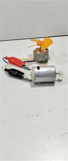 Generating electricity from linear motion