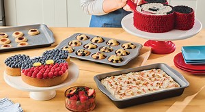 Farberware Disney Bake with Mickey Mouse 9 Inch Nonstick Round Springform Pan, Dishwasher Safe and Oven Safe to 450°F, Black