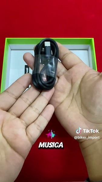 Intercomunicador SHARK PRO para comunicación en ruta con hasta 6 dispositivos a 2km