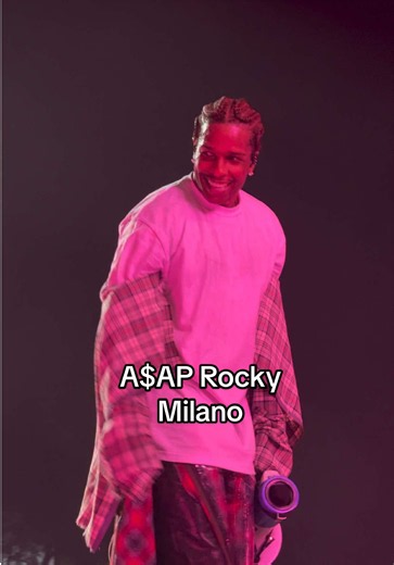 Ci sono voluti anni, ma alla fine #ASAPRocky è arrivato anche su un palco italiano! Questa sera l'artista ha fatto il suo debutto live a Milano per l'unica tappa italiana del Don't Be Dumb World Tour. Tra musica, moda e un immaginario che negli anni ha reso @asaprocky una delle figure più riconoscibili della cultura contemporanea, ecco com'è andata la sua prima volta dal vivo in Italia. #VoguePeople