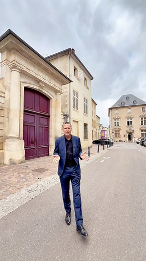 126K views · 741 reactions |  Patrick Freine vous présente à la vente cet appartement rénové et meublé situé au cœur de la Ville Vieille à Nancy. Installé au 1er étage de l’ancienne maison de Brémoncourt, propriété du XVIe et XVIIe siècle partiellement inscrite aux Monuments Historiques, ce deux pièces de 53,27 m² séduit par son ambiance chaleureuse et son emplacement privilégié. | Place Privée | Facebook