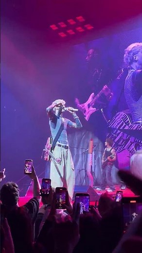 Mgk (Machine Gun Kelly) - Forget me too live (Unipol Arena Bologna 15/02/2026)