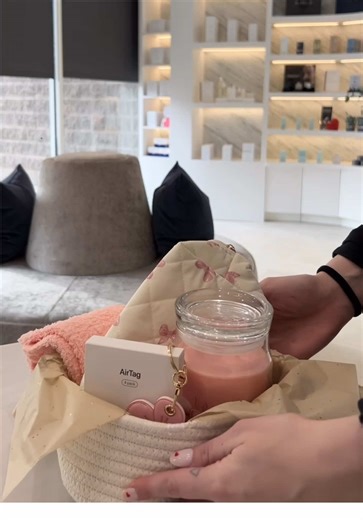 Nothing says Galentine’s like referrals & rewards 👯‍♀️ Send your friend our way — once they book, you’re entered to win. Deadline: 02.16.26 💋