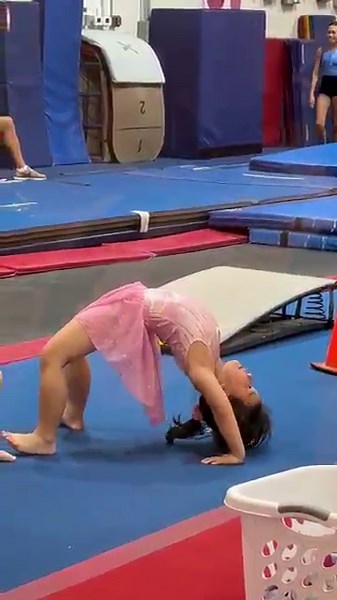 #familyvlog From Stretching to Training — Chloe’s Gymnastics Start ｜ 從伸展到訓練—Chloe 的體操開始.