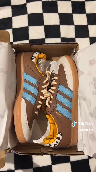 للطلب متجرنا بالبايو 🤠 وأكيد توصيل مجاني ومعه هدايا #disney #adidas #toystory #الرجوع_للمدرسة #samba