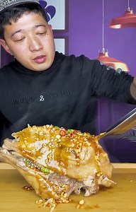 Foods News, Eating yummy sheep head with hot garlic sauce, boiled chicken and sheep ribs | Foods News