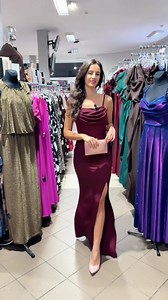 ✨ Maturzystko! Zbliża się Twój wielki bal – Studniówka 2026! 💃 W AK Moda czekają na Ciebie zjawiskowe, długie suknie wieczorowe w kolorze eleganckiego bordo 🍷 👗 W najnowszej kolekcji znajdziesz: 🌟 suknie na ramiączkach, 🌟 suknie z brokatem, 🌟 modele o krojach, które idealnie podkreślają kobiecą sylwetkę. Szukasz wymarzonej kreacji na bal maturalny? Zapraszamy do AK Moda – znajdziesz tu setki sukienek, które sprawią, że olśnisz wszystkich na parkiecie! ✨ 📍 Jesteśmy niedaleko Bielska-Białej