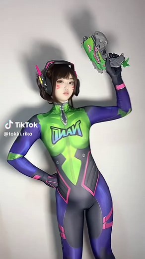 Impressive D.Va Cosplay Showcase from Overwatch