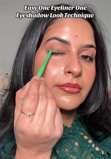 Easy One Eyeliner and One Eyeshadow Makeup Tutorial