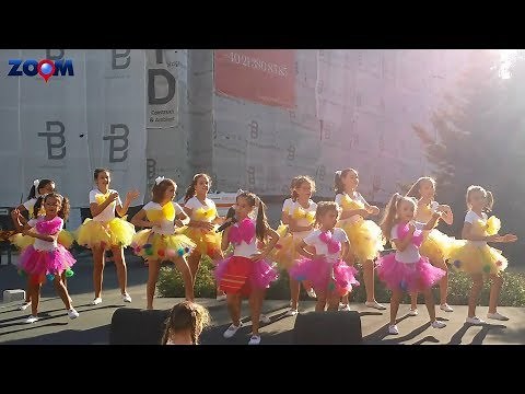 Romanian songs | kids sing and dance | in the streets of Romania