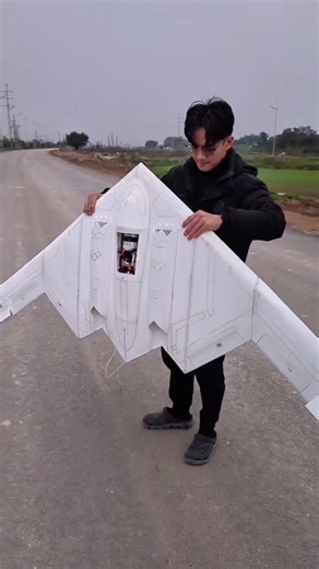 Handmade B2 Bomber's Successful Maiden Flight
