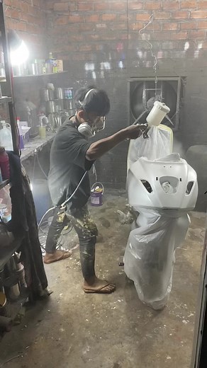Spray Painting a Helmet: Step-by-Step Guide