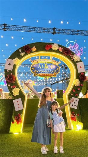 𝓜𝓸𝓶 𝓛𝓲𝓽𝓪, 𝓐𝓫𝓮𝓵 𝓪𝓷𝓭 𝓠𝓾𝓮𝓮𝓷𝓲𝓮 on Instagram: "🎪 ALICE in Wonderland ✨🤹🏻‍♀️ 📍 Pakuwon City Mall Surabaya 🗓️ 25 Sept - 19 Okt 2025 ⏰ 16.00-22.00 wib 🐇 Echanted Safari Weekday : 45.000 Weekend : 50.000 🦄 Pony Rides Weekday : 50.000 Weekend : 60.000 ✨MEET & GREET with Wonder Friends 👯‍♀️ 🗓️ 8-12 Oktober 2025 🎟️ Member PG Card dengan pembelanjaan di seluruh tenant participants PG minimal Rp 200.000 Ada juga tenant F&B, performance setiap hari, banyak spot foto yang menarik,