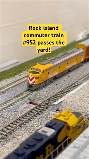 Rock Island commuter train #952 passes the yard! 🚂