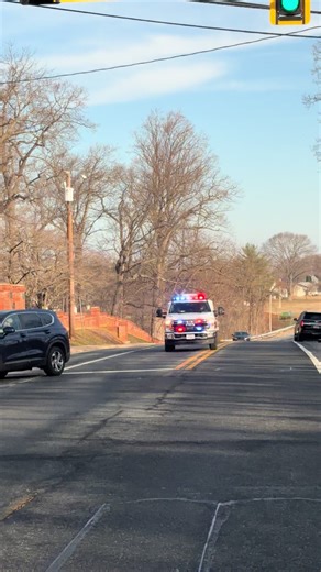 New Castle County Paramedics Medic 5 Responding to an unknown call for service. #911 #ems #paramedic #lightsandsirens #code3