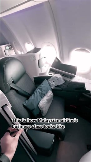 Inside Malaysia Airlines Business Class ✈️ Seats, Food & Comfort