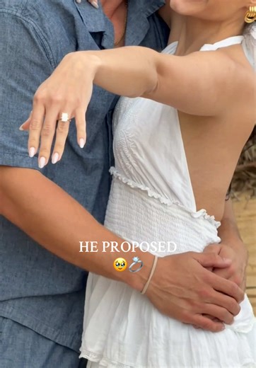 I want to relive this day over and over again 😭🤍💍 #proposal #engagement #isheproposing #engagementring #hawaii #hawaiiengagement