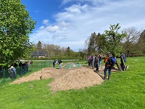 Devenir du compost après la mort, Genève envisage l'humusation pour les défunts | RTS