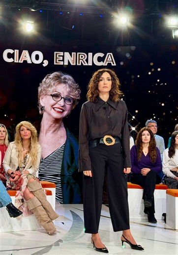 Oggi è stata una puntata difficile, stare seduta sul divano a condurre e a ricordare Enrica Bonaccorti con cui avevo un rapporto personale, è stato davvero difficile. Mi sembrava di impazzire nel tenere a bada le emozioni.. ad un certo punto era diventato quasi impossibile🙏 Enrica ♥️ti voglio bene.