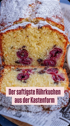 Zitronen-Kirschkuchen mit Schokostückchen – saftig, fluffig & richtig lecker! 🍋🍒🍫 Einfacher und super saftiger Rührkuchen für die Kastenform. 📌 Zutaten: • 225 g weiche Butter • 225 g Zucker • Abrieb von 1–2 Bio-Zitronen • 4–5 Eier (Größe M) • 225 g Mehl 2 TL Backpulver • 2 TL Vanilleextrakt • 90 ml Milch • 300–350 g entsteinte Kirschen (frisch oder aus dem Glas, gut abgetropft) • 50–75 g Schokostreusel • 1 EL Mehl (zum Bestäuben der Kirschen) 1. Butter, Zucker & Zitronenabrieb 3–5 Min. cremi