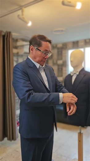 I brought Jason here to New Stitches Tailors in Bangkok to get his suit done for less than RM400 #tiktokmalaysia #tiktokfashion #bangkok #tailormade #suit
