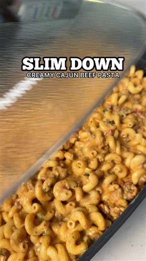 🚨 CREAMY CAJUN BEEF PASTA 😮‍💨🍝 👇 COMMENT “TASTY” and I’ll DM you the full recipe macros! this might honestly be one of the BEST comfort meal preps I’ve made in a while… Creamy protein cheese sauce. Perfect Cajun flavor. Massive portions. And STILL crazy high protein 💪 🔥 ~445 calories 💪 ~45g protein 🍝 9 BIG servings The sauce is absolutely ridiculous 🤯 We blended cottage cheese, cream cheese, Rico’s cheddar, mac powder, and milk into a creamy protein cheese sauce that tastes straight up