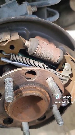 2016 Jeep Compass replacing rear drums brakes, shoes. #jeepcompass #jeep #suv #autotech #mechanic #flypシ #houstontx #spacecity #reels #viralvideos #carcare #mecanicoautomotriz