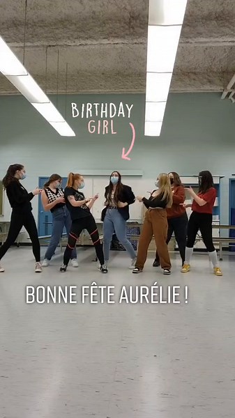Rien de mieux que danser ensemble pour souligner un anniversaire 🥳 #ecolesecondaire #parascolaire #danse #activite #quebectiktok #quebec #bonnefete