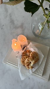 Nemme små sprøde og søde “æble donut” med butterdej og kanelsukker 🍎 En nem og velsmagende lille snack, som du kan lave i efterårsferien til dig selv, familien eller vennerne 🫶🏼 Husk at gemme videoen, så du nemt kan finde opskriften igen 🍂🐻🥐 | BYIC.COM