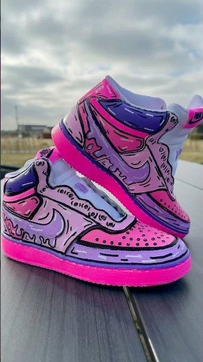 Customizing white Nike shoes with POSCA pens #nike #nikeshoes #posca #custom #painting ‪@nike‬