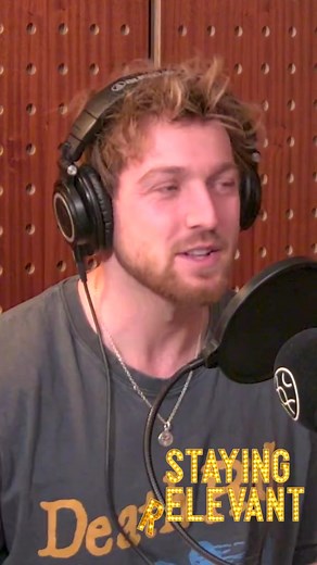 42K views · 1K reactions | Pete was not impressed  #stayingrelevantpodcast #samthompson #petewicks #hinge #dating | Podcast Relevant | Facebook