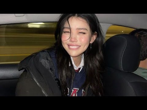 she effortlessly collects simps as a hobby