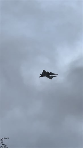 C17 over school #planes #c17 #c17globemaster #PlaneSpottingAtSchool