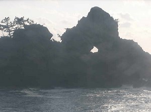 【休止中】曽々木海岸窓岩ライブカメラ | 石川県輪島市町野町 | ライブカメラJAPAN FUJIYAMA