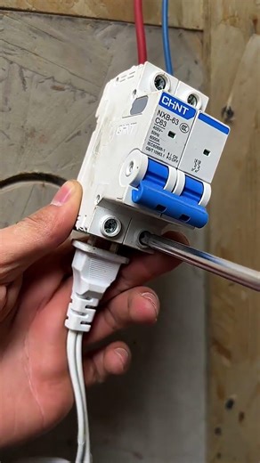 Temporary Power Connection Smart Trick #electrician #shorts