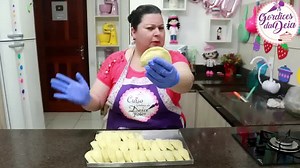 134K views · 7K reactions | Massa de pastel - seu pastel vai ficar sequinho | Curso Gordices da Deia | Facebook