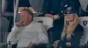 Social Media Is Going Crazy Over Smokeshow Blonde Sitting Next To Mark Davis At Raiders-Packers Game (PIC   VIDEO)
