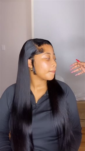 🦋THE DOLL FACTORY🦋 on Instagram: "26 inch 13x4 full frontal 200% density R3000 🥰🥰 Client came for her free install 🤭🤭"