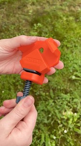 Keine Gewackel, sondern exakte 90° Winkel - perfekt für deine Projekte! 💪 Verabschiede dich von wackeligen Konstruktionen und Frust beim Verleimen oder Verschrauben – mit 25 kg Spannkraft fixierst du mit diesen neuen Winkelspannern bei jedem Projekt zuverlässig deine Werkstücke. Die Winkelspanner von PRESCH erhältst du in praktischen Sets: ✅ 2er Set - das Beste für schnelle Verbindung von wenigen Werkstücken ✅ 4er Set - ideal für den Rahmenbau ✅ 8er Set - dein Begleiter bei umfangreichen Projek