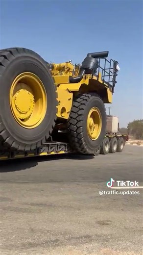 DAF XF transporting abnormal loads