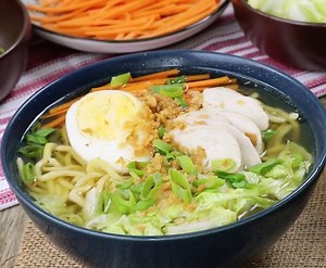 1M views · 3K reactions | Nothing warms up the soul and fills up the tummy better than Chicken Mami! This Filipino-style noodle soup is hearty, tasty, and perfect for chilly weather. Enjoy it with siopao or steamed pork buns for the best meal pairing! | Kawaling Pinoy Recipe Blog | Facebook