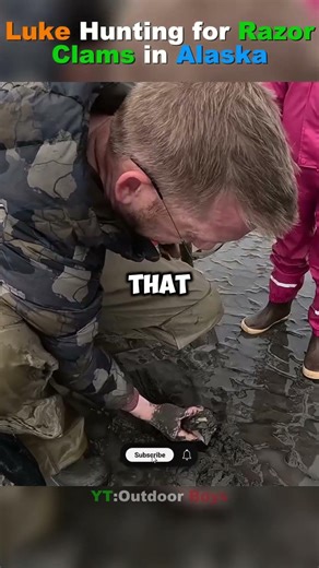 Hunting Alaska’s Giant Razor Clams! 🌊🐚