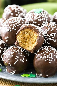 Melt-in-Your-Mouth Baileys Irish Cream Cookie Balls