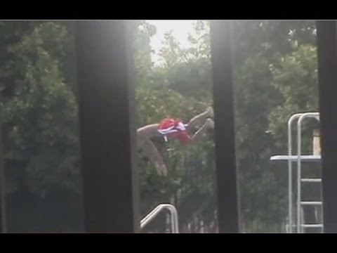 Caught on camera: Lifeguards not following the rules while on duty